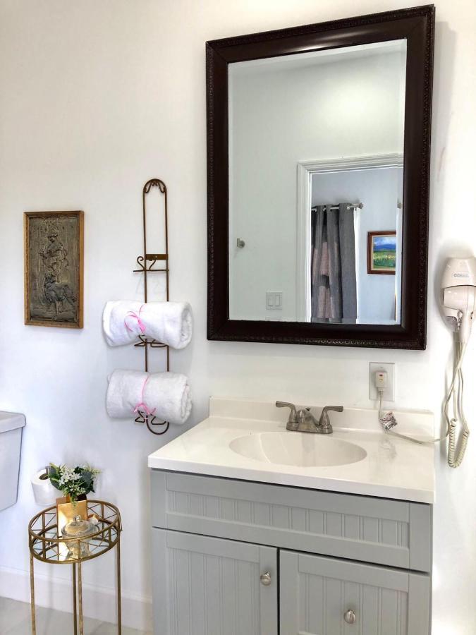 Private Suite Mins From Mia Free Parking Miami Exterior foto