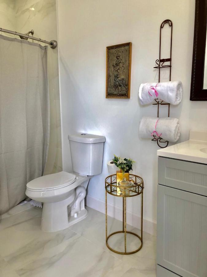 Private Suite Mins From Mia Free Parking Miami Exterior foto